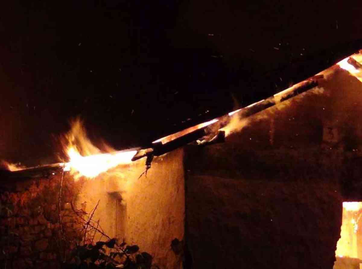  සොමර්සෙට් වත්ත ගිනි ගනී -නිවාස අටකට දැඩි හානි