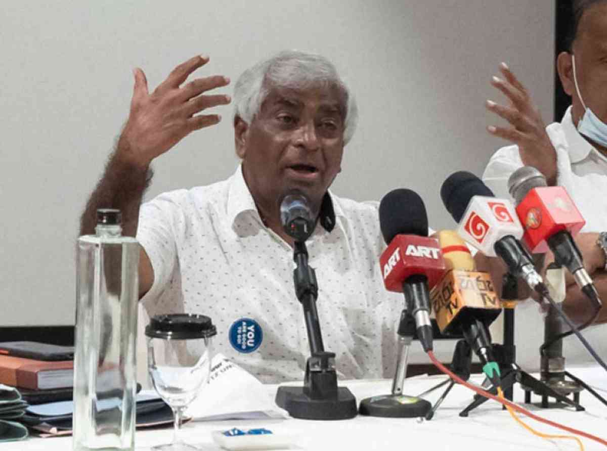 ''වෙළෙඳ කලාපයේ කොවිඩ් අර්බුදය හාම්පුතුන්ට ලේසියෙන්ම බාරදීලා ආණ්ඩුවට වගකීමෙන් නිදහස් වෙන්න බෑ."-ඇන්ටන් මාකස්