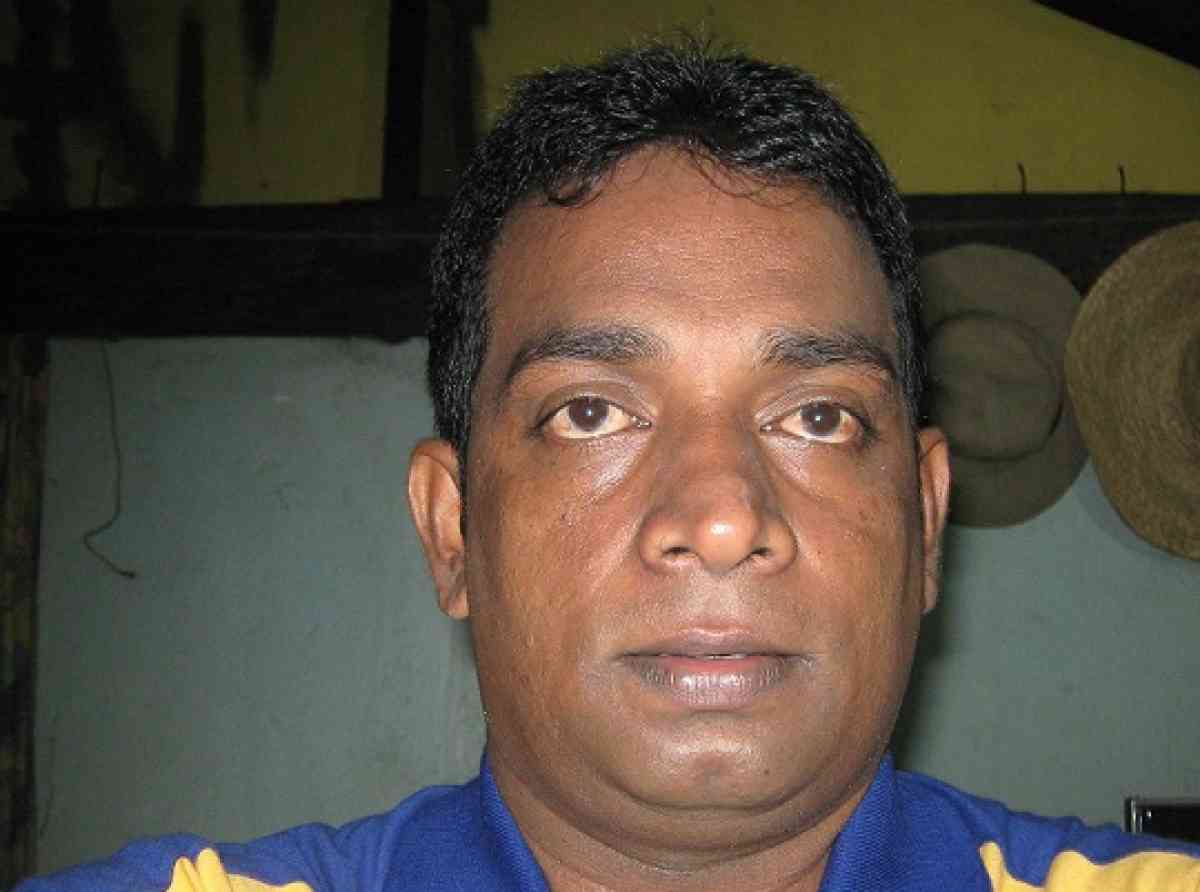 එක්ස්ප්රස් පර්ල් ගිල්ලුවේ අපේ ෆිෂ් බෑන්ක් එකේ - එක්සත් ධීවර හා ධීවර කම්කරු සංගමයේ ප්රධාන ලේකම් එම්. විජේන්ද්රන්