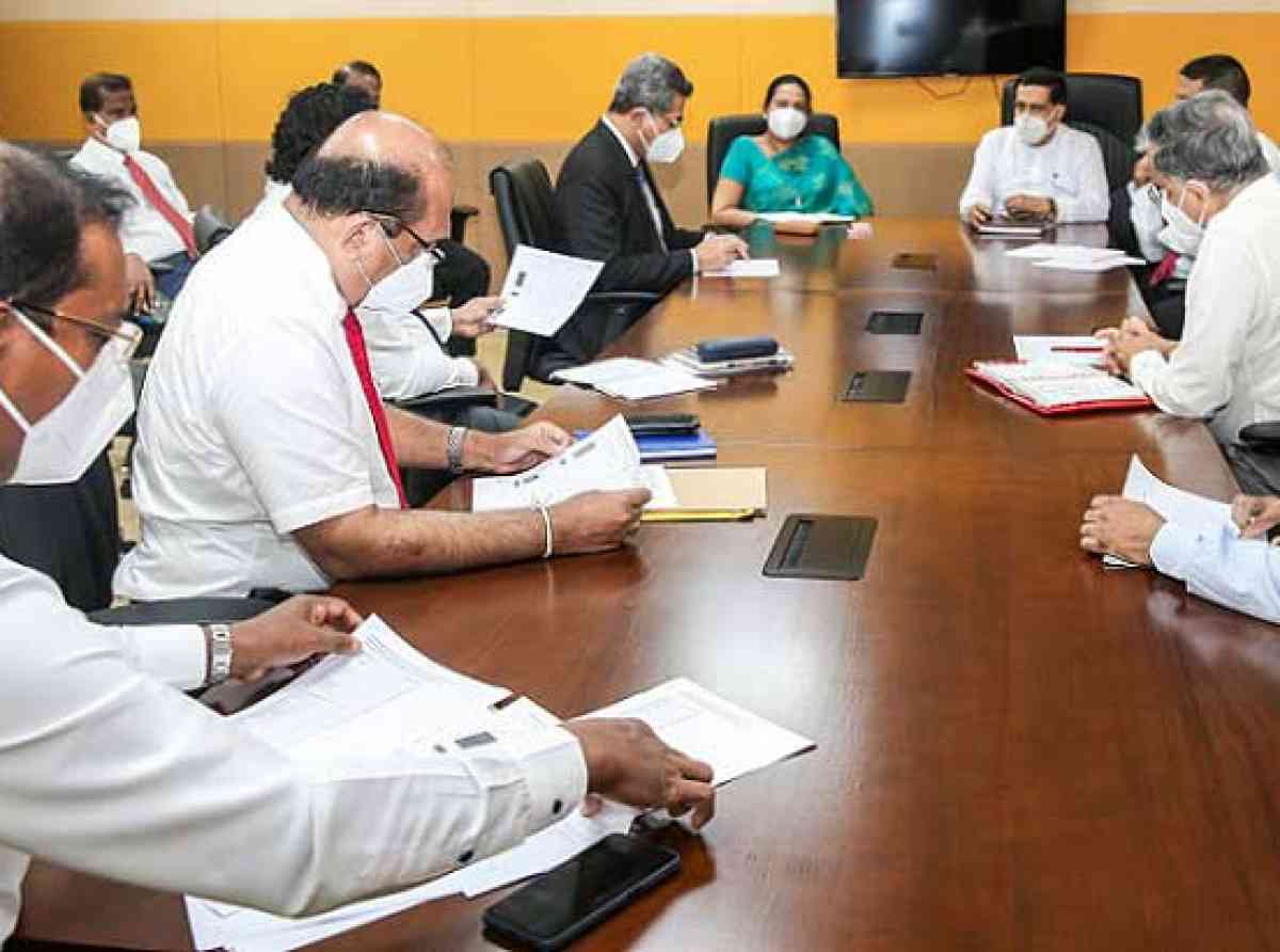 රට රැකියාවලට යෑමට කොවිඩ් මර්දන එන්නතදීමේ විශේෂ වැඩසටහනක්