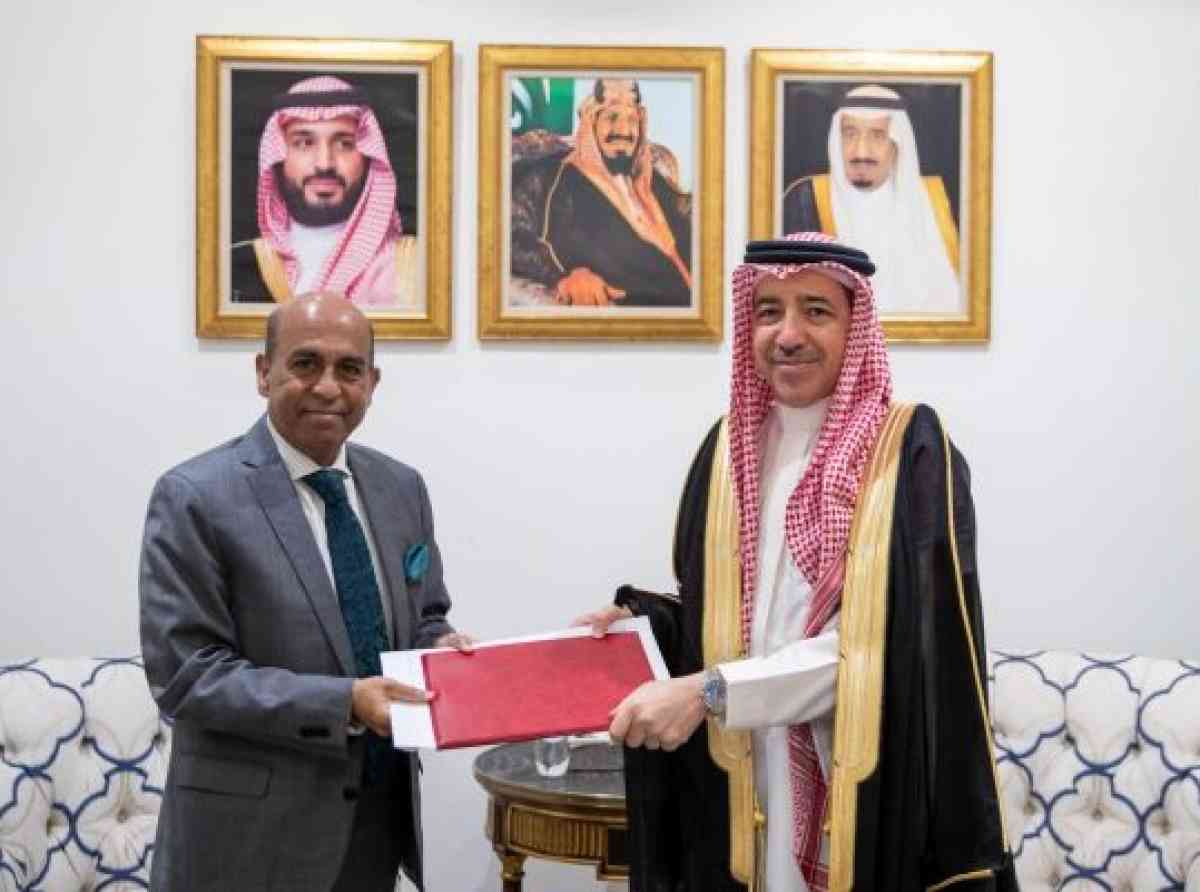සෞදි අරාබියේ ශ්රී ලංකා තානාපතිවරයා අක්තපත්ර පිටපත් පිළිගන්වයි