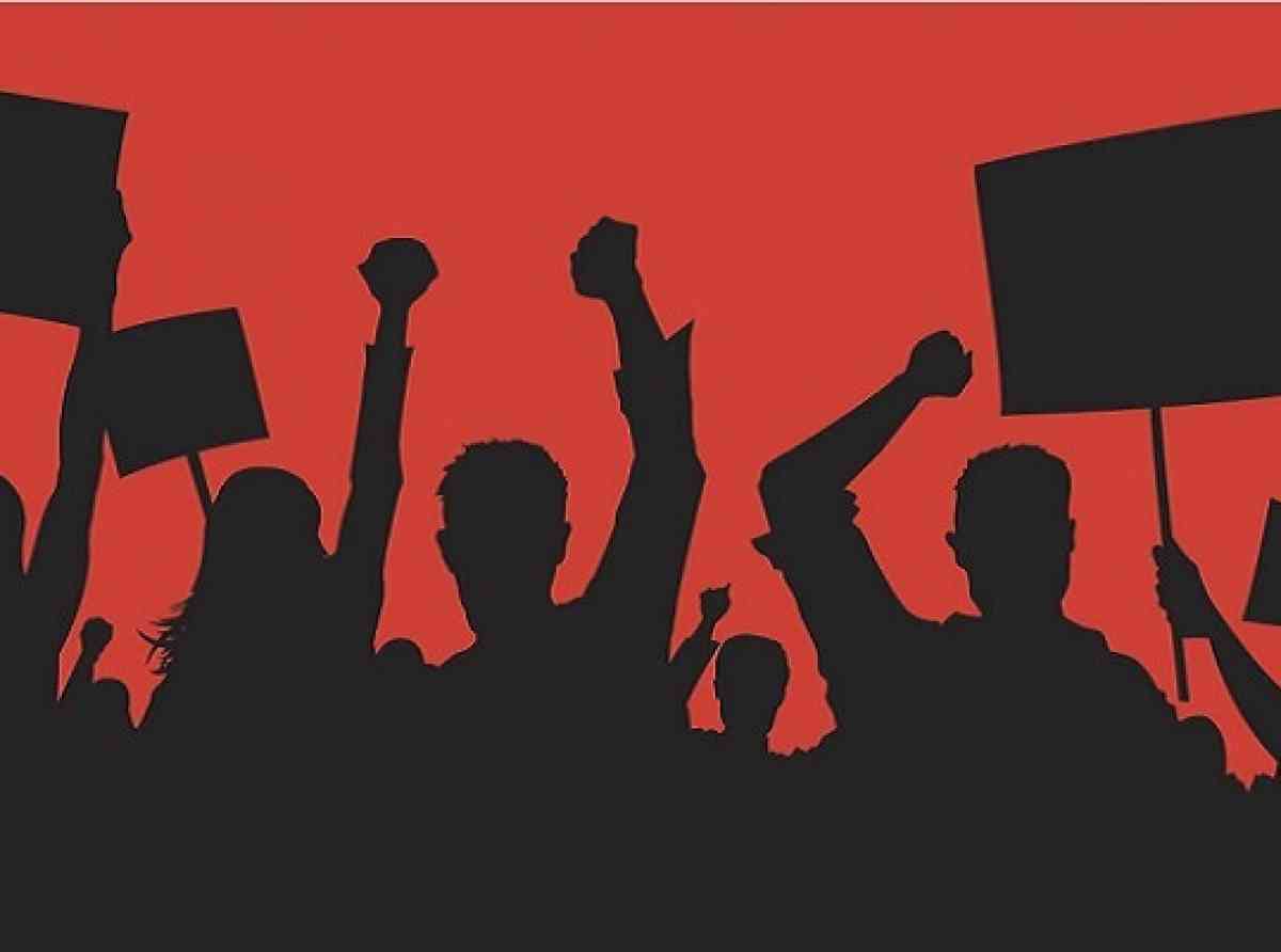 රාජ්ය නිලධාරින්ගේ රාජකාරියට ප්රාදේශීය දේශපාලඥයින්ගෙන් එල්ලවන බලපෑම්වලට එරෙහිව උද්ඝෝෂණයක්