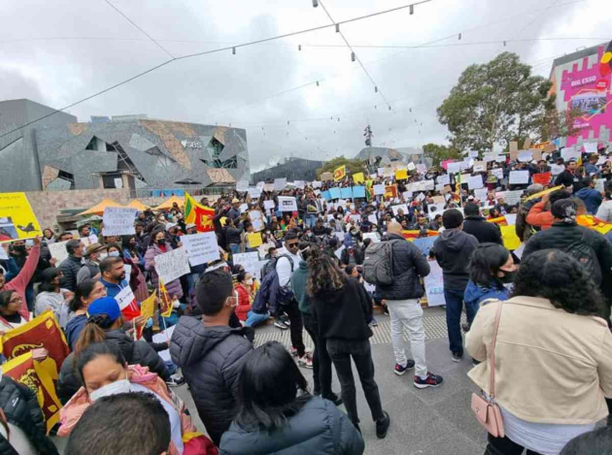රට වෙනුවෙන් ඕස්ට්රේලියාවේ රටවිරුවන් වීදි බසී