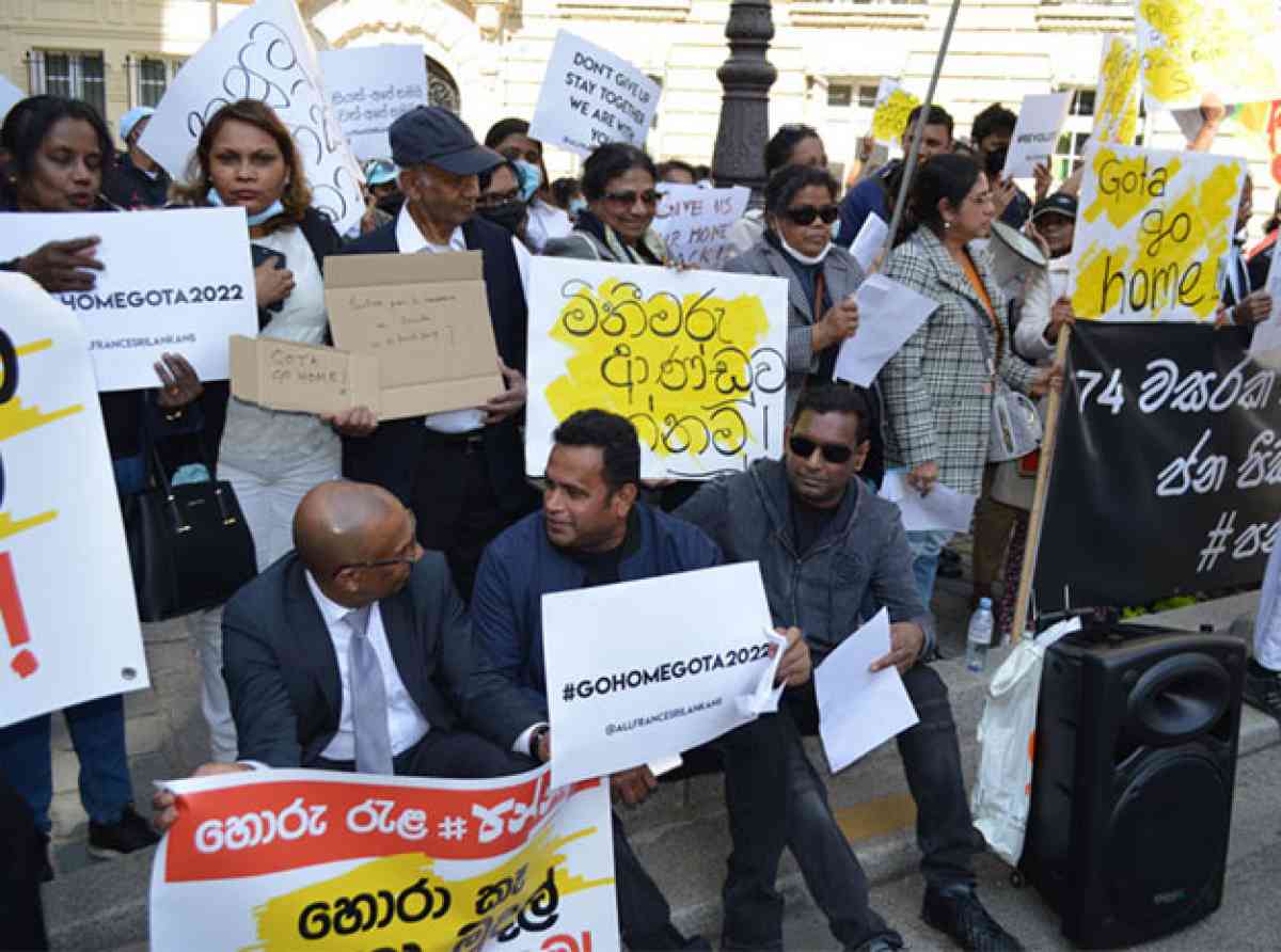 ප්රංශයේ ලාංකිකයෝ මහජන අරගලයට සහය දී දෙවැනි වරටත් වීදි බසී