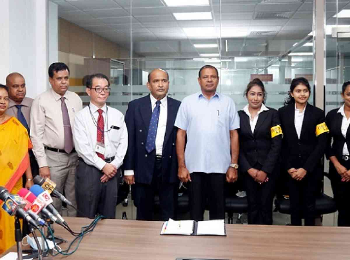 ඊශ්රාලයේ රැකියා සඳහා කාන්තාවන් පිරිසක් පිටත්ව යයි