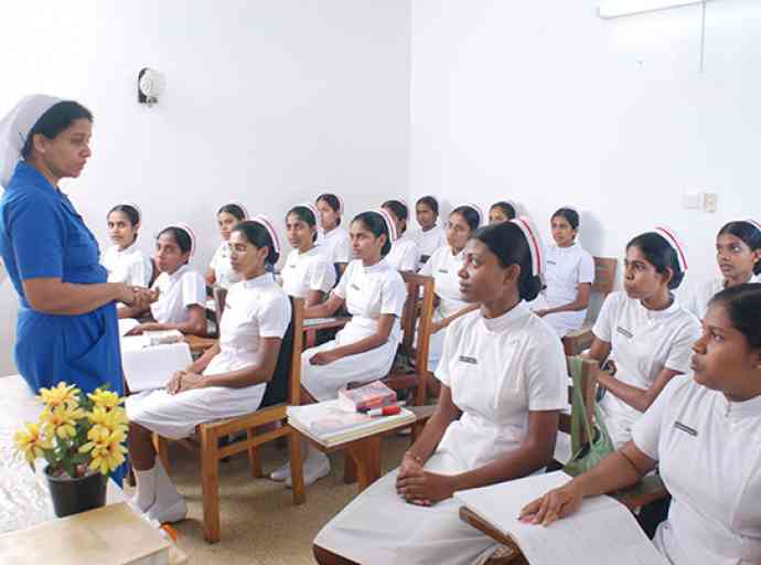 නවකයින්ගේ කඳුළු කතාවයි මේ...