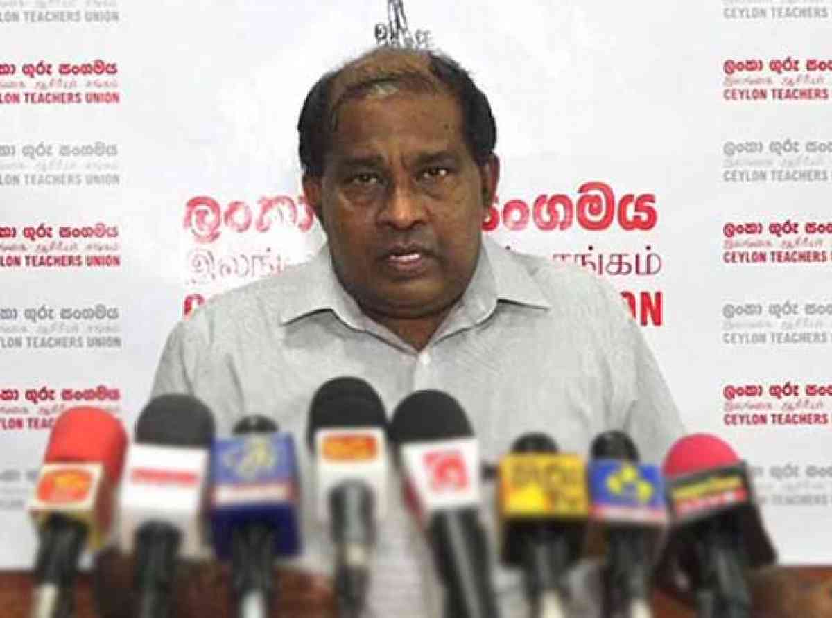 පවතින ආර්ථික අර්බුදය හමුවේ ගුරුවරුන් ඇතුළු රාජ්ය සේවකයින්ට ගුරු වැටුප් හෝ දීමනා වැඩි විය යුතුයි!