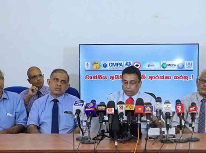 පඩිය ගෙන ගෙදරට වෙලා නොසිට දරුවන් වෙනුවෙන් පෙරට එම වෛද්‍ය චමල් සංජිව වරදකරුවකු කරලා
