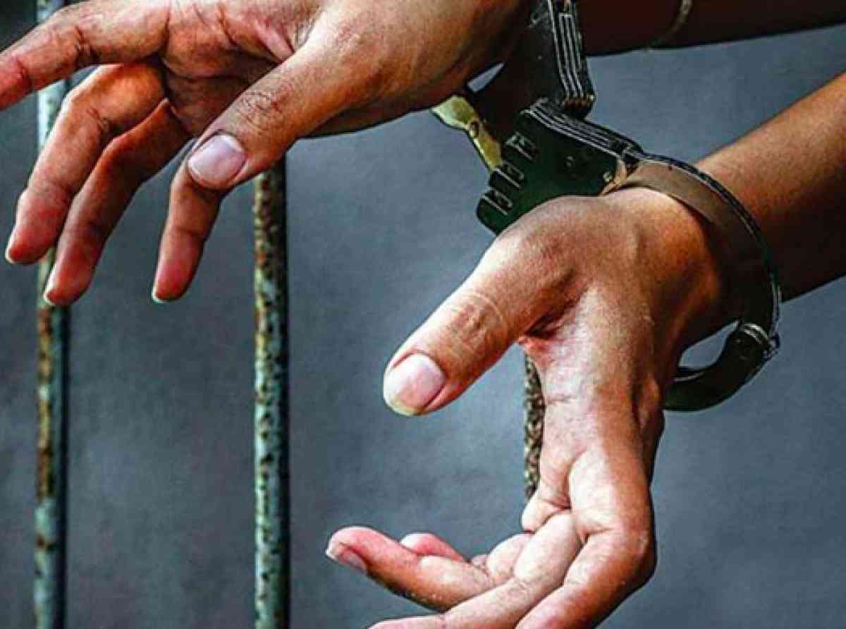 කූඨ ලේඛන පෙන්වා ශ්රී ලංකාව හරහා යුරෝපයට පනින තැතක්