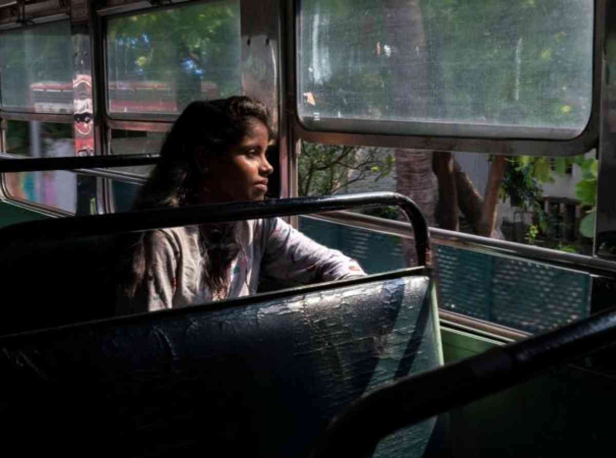 පොදු ප්රවාහනයේ දී ලාංකික කාන්තාවන් මුහුණ දෙන අතවර : ‘දවස ගානෙම මුහුණ දෙන කරදරයක්’