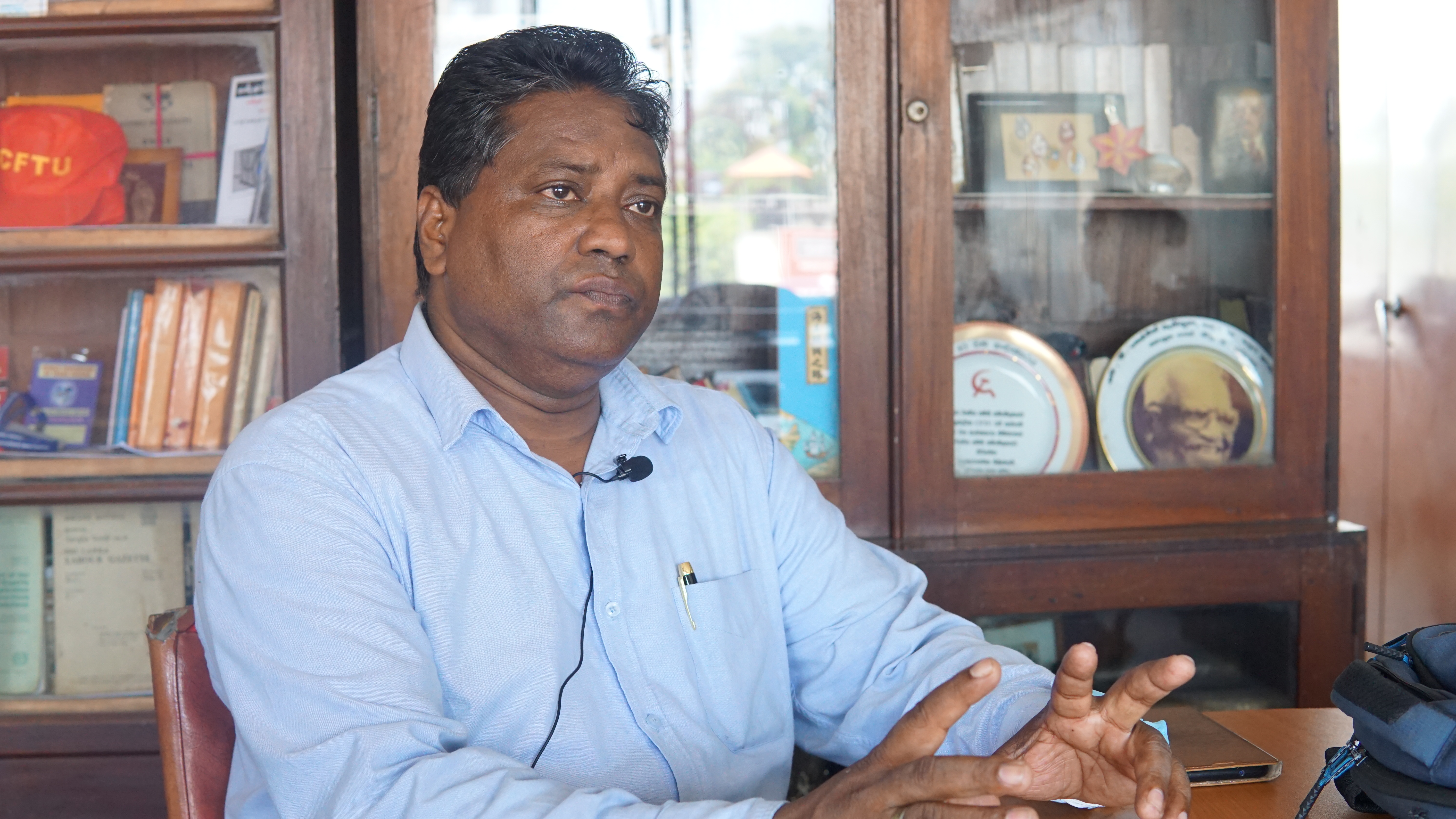 තැපෑල රැකිල තියෙන්නේ සුද්දගේ නීති නිසයි