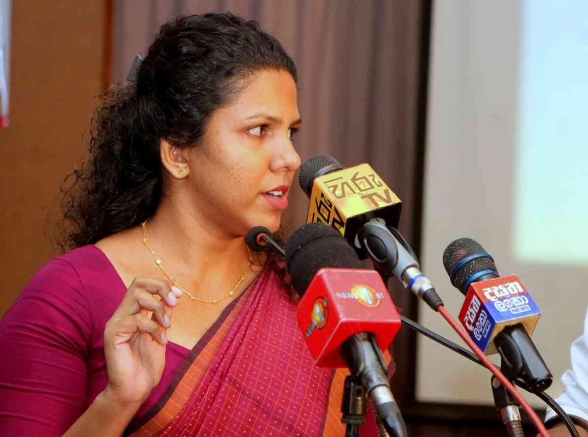 කාන්තාවන්ට අදාළව ලංකාවෙ බලාත්මක ඇතැම් නීති අදට කොහෙත්ම ගැලපෙන්නේ නෑ - නීතිඥ ගයත්රී නවරත්න