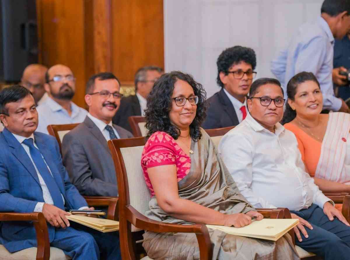 සෞඛ්ය දූෂණ ගැන විගණන වාර්තා හා අධිකරණ වාර්තා ගැන අවධානය යොමු කරන්න - විශේෂඥ වෛද්ය චමල් සංජීව නව සෞඛ්ය ඇමතිනියගෙන් ඉල්ලයි