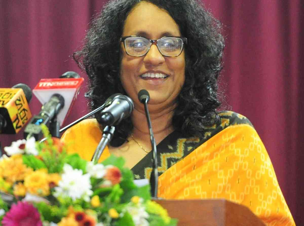 දරුවන් මුහුණ දෙන අනාරක්ෂිත භාවයෙන් සහ තරගකාරී අධ්යාපන ක්රමයෙන් දරුවන් බේරා ගැනීමේ සැළැස්මක් අවශ්යයි - ආචාර්ය හරිනි අමරසූරිය