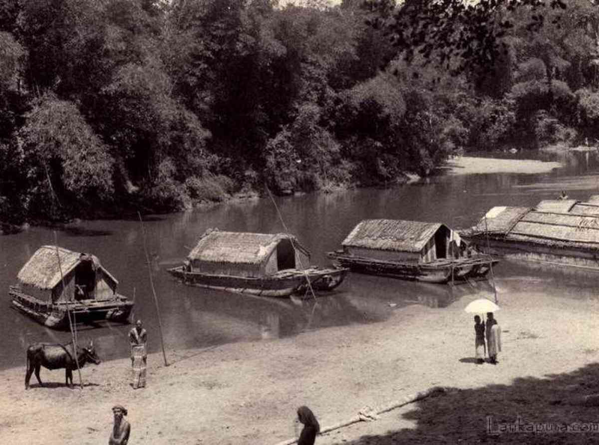 Old-ferrymen-keleniya-rever