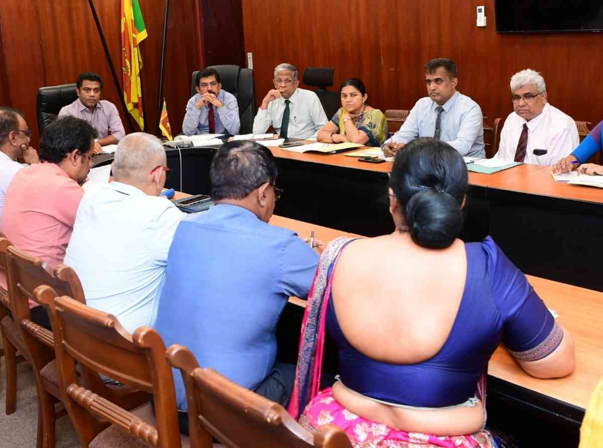 වැඩවර්ජන, උද්ඝෝෂණ වලින් තොර විධිමත්, කාර්යක්ෂම සෞඛ්ය සේවාවකට සෞඛ්ය ඇමතිගෙන් වෘත්තීය සමිති නියෝජිතයින්ට ආරාධනා