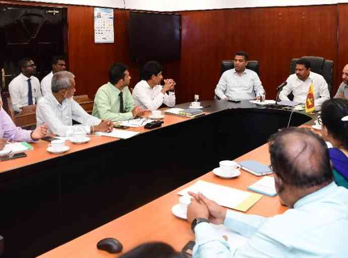 සම සෞඛ්‍ය වෘත්තීයවේදීන්ගේ පවතින වෘත්තීය ගැටලු වලට කඩිනම් විසදුම්