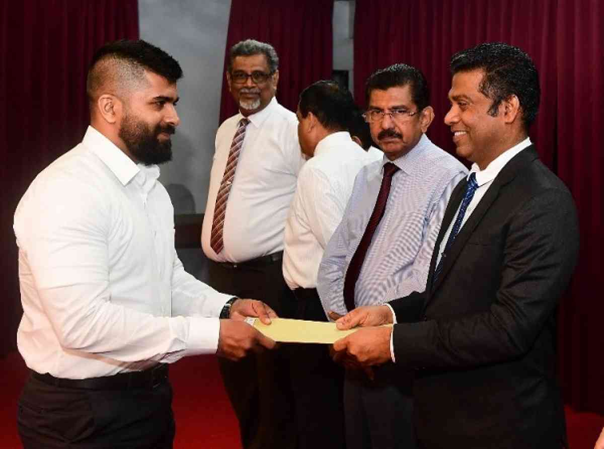 මෙරට ජනතාගේ බදු මුදලින් උපාධිධාරියෙක් නිර්මාණය කළ විට ඔහුගේ අනාගතය සරු කිරීමේ වගකීම ද රජයට පැවරේ - වෛද්ය නලින්ද ජයතිස්ස