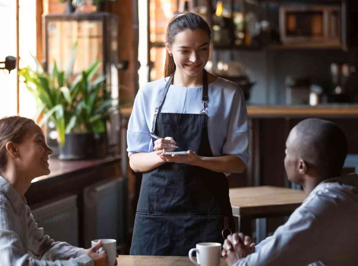 restaurant-women-worker