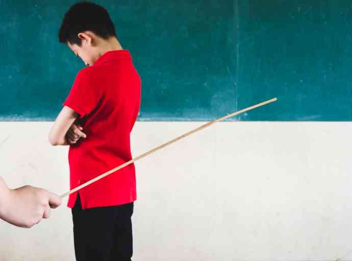 දරුවන්ට ශාරීරික දඬුවම්දීම  වැරදියි - විශේෂඥ වෛද්‍ය අජිත් අමරසිංහ (VIDEO)