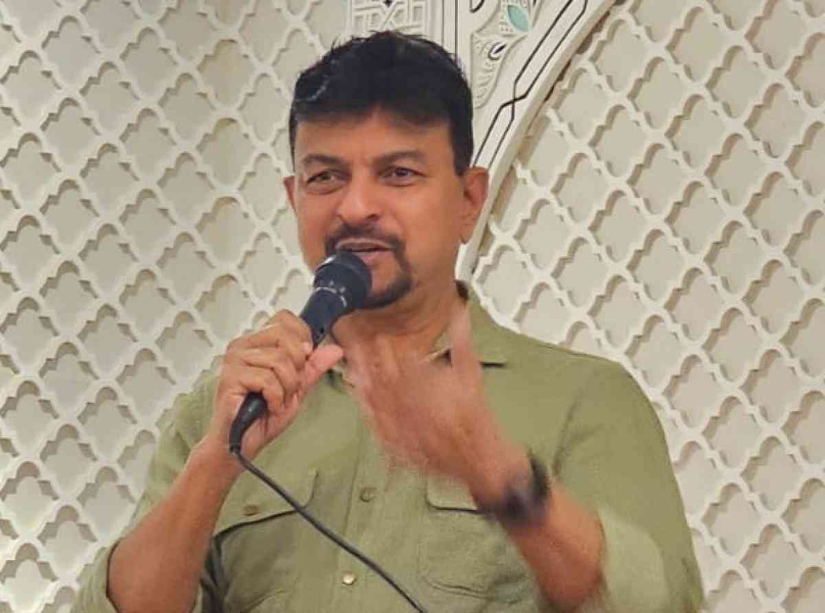 කම්කරු නියෝජ්‍ය අමාත්‍යවරයා පුද්ගලික අංශයට නිවාඩු ඉල්ලයි